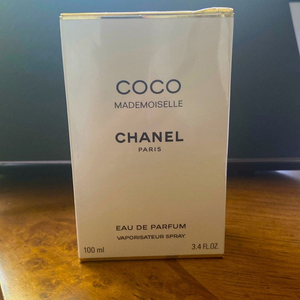 Chanel SENT WITH LOVE Gift Set lots in the bag!